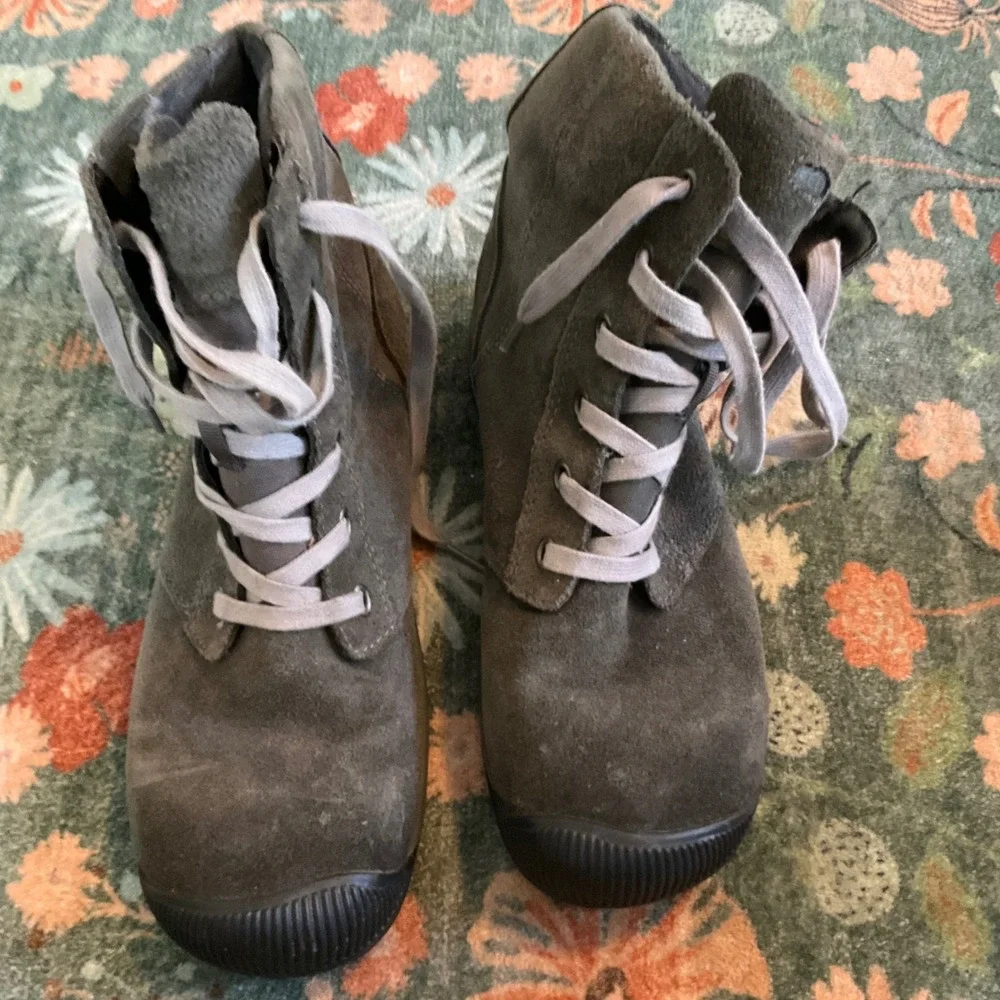 Keen Waterproof Boots Women 7.5 Gray Suede Lace Up Buckle 1011439